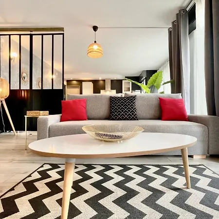 #f7 The Contemporary 6 Sleeps Wifi Tramway דירה *