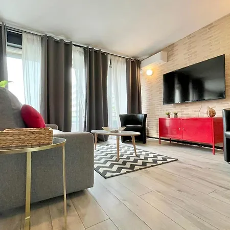 Апартаменты #f7 The Contemporary 6 Sleeps Wifi Tramway Гренобль