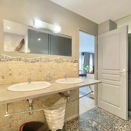 #f7 The Contemporary 6 Sleeps Wifi Tramway Гренобль