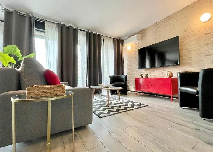 דירה #f7 The Contemporary 6 Sleeps Wifi Tramway גרנובל