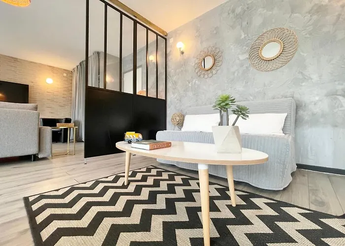 דירה #f7 The Contemporary 6 Sleeps Wifi Tramway גרנובל