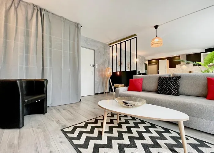 #f7 The Contemporary 6 Sleeps Wifi Tramway *