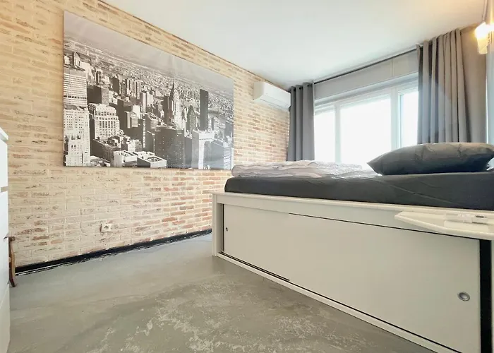 דירה #f7 The Contemporary 6 Sleeps Wifi Tramway *