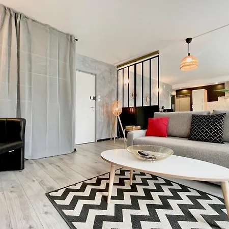 #f7 The Contemporary 6 Sleeps Wifi Tramway *